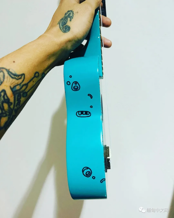 緬甸著名歌手打破世界紀錄後,父母竟登報和他斷絕關係!咋回事? 緬甸著名歌手打破世界紀錄後,父母竟登報和他斷絕關係!咋回事?