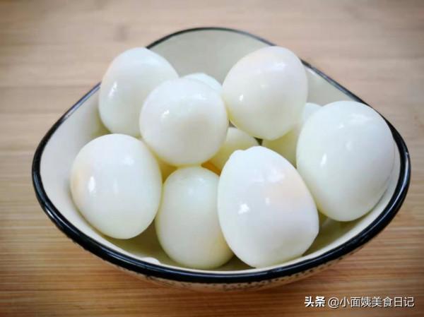 一塊五花肉加點鵪鶉蛋,燉一燉太香啦,濃香軟爛入味,真解饞 一塊五花肉加點鵪鶉蛋,燉一燉太香啦,濃香軟爛入味,真解饞