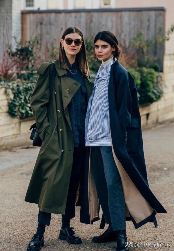 今秋火了一種穿搭，叫“風衣+煙管褲”，時髦顯瘦，誰穿誰美