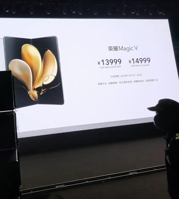 榮耀摺疊屏價格來了，嘴炮掏錢愛國的時刻到了