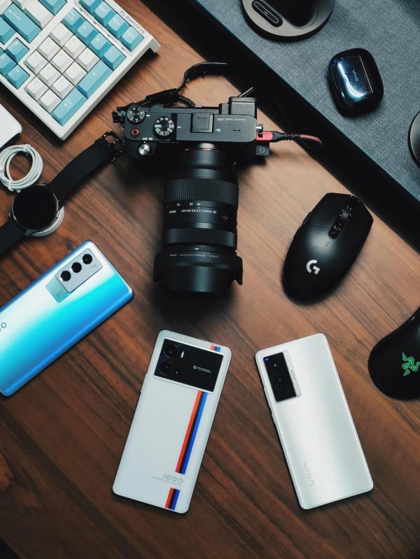 一個數碼博主的桌面2022分享，麻雀雖小五臟俱全