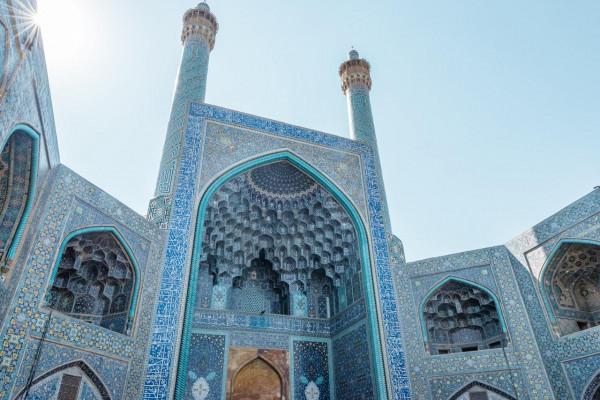 光是大門瓷磚就貼了4年，整整高達30多米，伊朗這座清真寺好神奇