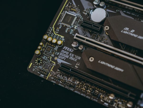 去掉風扇也叫“升級版”?微星MPG X570S EDGE MAX WIFI主機板圖賞 去掉風扇也叫“升級版”?微星MPG X570S EDGE MAX WIFI主機板圖賞