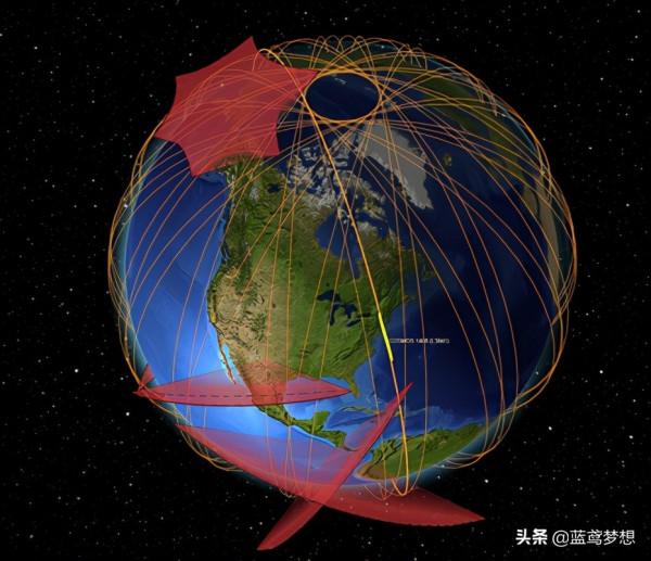 航天員被告知：一顆衛星在軌道上發生解體