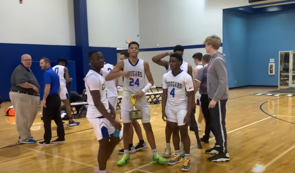 奧尼爾小兒子，17歲，身高2米01！場均20分11板，他能進NBA嗎？