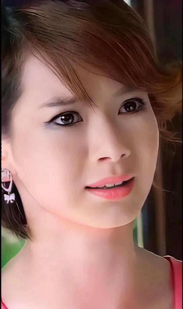 演員戚薇美照歡迎觀看