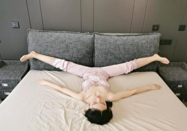 31歲林允兒二提影后,凍齡女神面板吹彈可破,這狀態說18我都信 31歲林允兒二提影后,凍齡女神面板吹彈可破,這狀態說18我都信