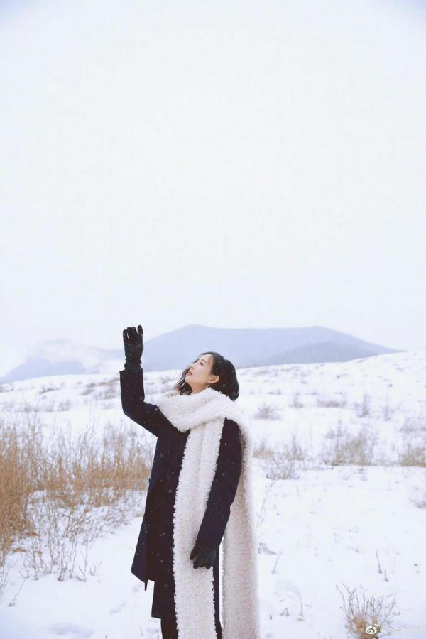 張鈞甯臘八節雪地照：實在太美了
