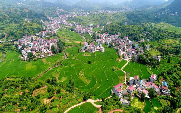 17歲的志願軍戰士，提著一籃子手榴彈，獨自夜襲美騎一師