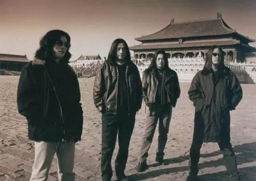 從保安到“搖滾教母”，二手玫瑰樑龍都經歷了什麼？