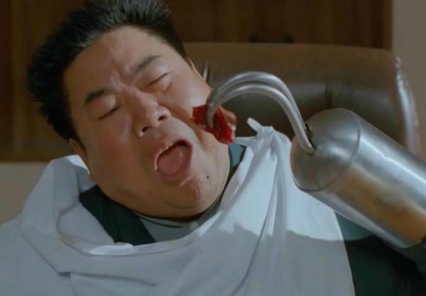 原來樊少皇的父親也參演了《力王》，演了一個反派，結局很慘