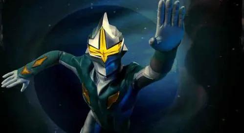 鏡子騎士和銀河奧特曼，卻是同一個人配音