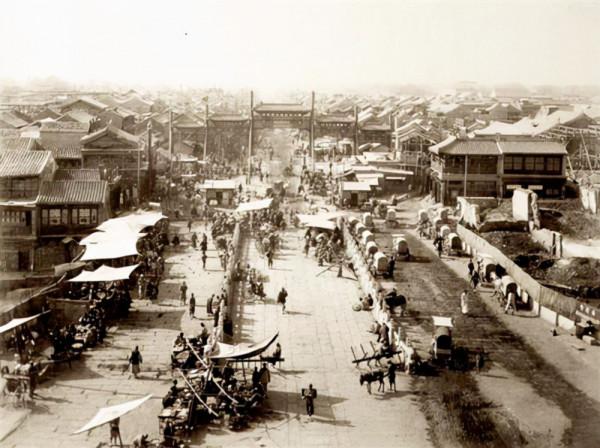 1950年仇鰲向毛主席打招呼，主席卻笑著說：您怎麼忘記了我的名字