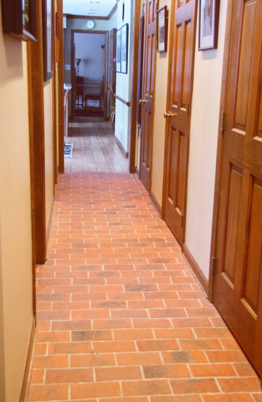 若再裝別單單考慮瓷磚,這樣去鋪更能讓人眼前一亮,防滑效果好 若再裝別單單考慮瓷磚,這樣去鋪更能讓人眼前一亮,防滑效果好