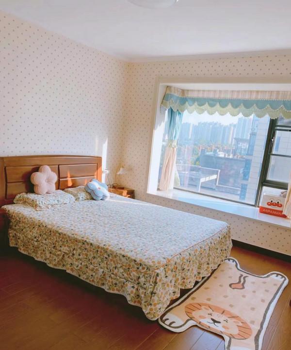 她把家佈置得像童話小屋，乾淨又溫馨，充滿了煙火氣，真想照著裝