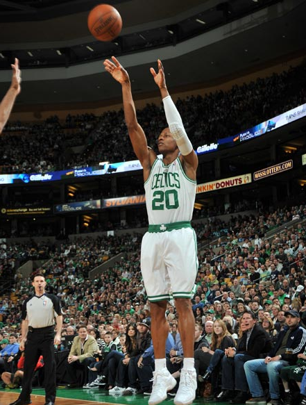 雷阿倫職業生涯的三分球7429投2973中，命中率40%！那庫裡呢？