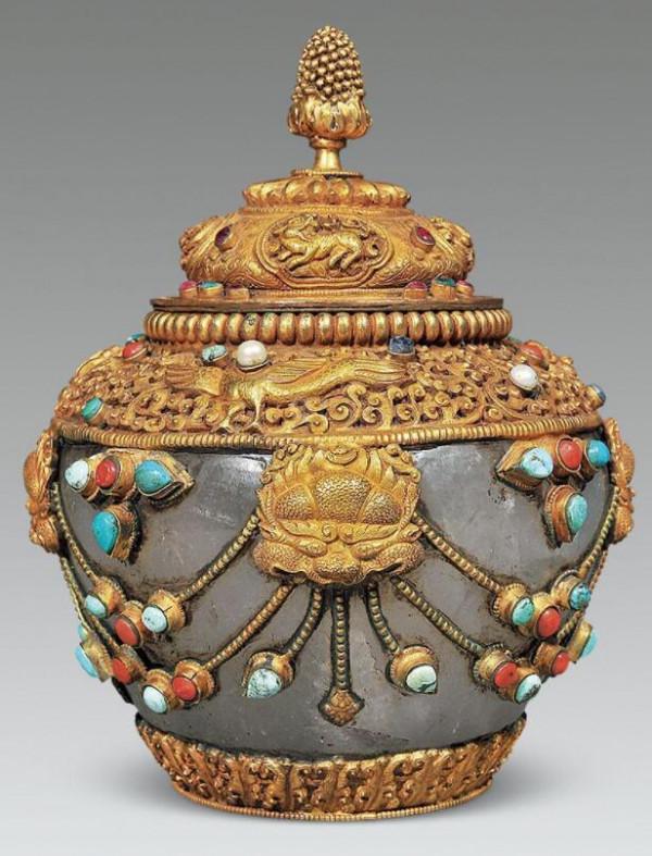 紅樓鬼話奇譚：賈母的慧紋瓔珞和清朝督撫制度