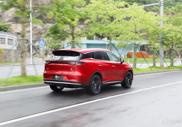 4.4s破百，帶刀片電池！2021款唐EV變化有多大？老車主都羨慕了