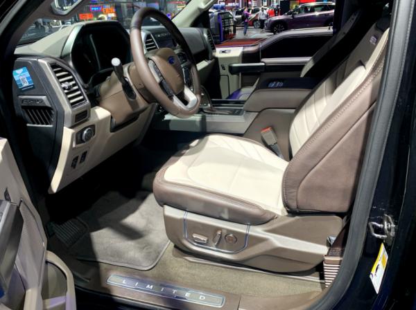 全尺寸皮卡福特F-150,搭載3.5T V6發動機,既能載人也能拉貨 全尺寸皮卡福特F-150,搭載3.5T V6發動機,既能載人也能拉貨