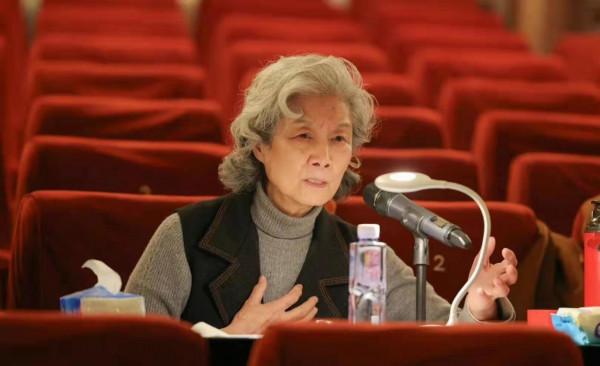 眾星現身人藝年度考核！馮遠征當考官好嚴肅，孫茜站C位王雷賣萌