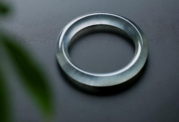 玉鐲和金手鐲可不可以帶一起，58圈口的手鐲相當於多少cm？