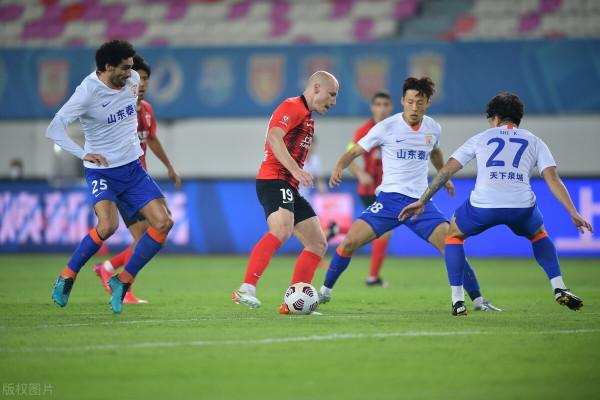 中超-孫準浩世界波奧斯卡失點，爭冠戰泰山2-0海港，8分優勢領跑