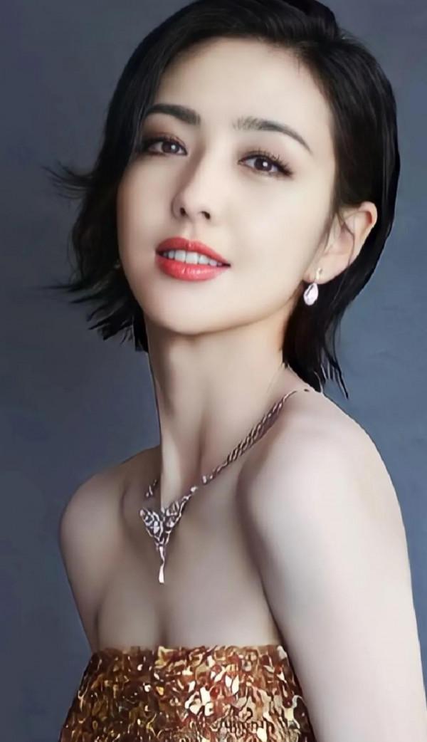 美麗動人的丫丫——佟麗婭