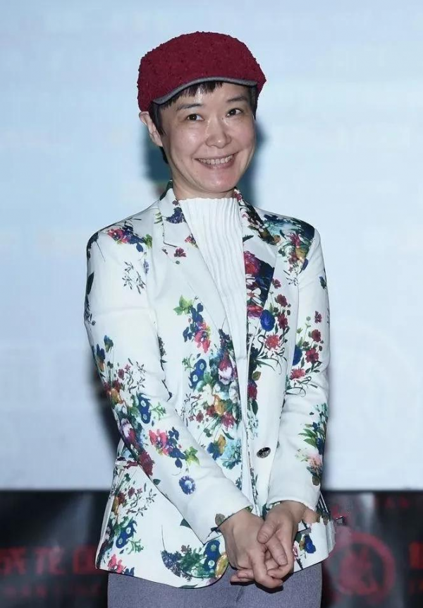 溫婉知性的王雪純，為“正大綜藝”奉獻青春，丁克29年背後有苦楚