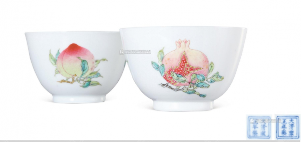 清雍正 粉彩三多紋杯 (一對) 清雍正 粉彩三多紋杯 (一對)