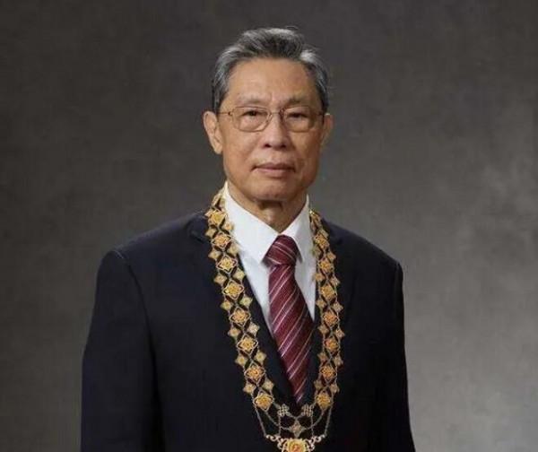 87歲葉劍英病危，鍾南山臨危受命力挽狂瀾，打贏醫療界的淮海戰役