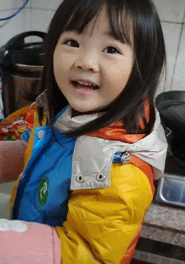 賈玲的新電影太好哭了，那些2021年曾溫暖過世界的凡人英雄，背後的故事我不敢看......