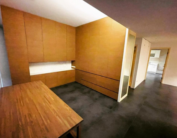 46歲視後變賣豪宅，跟老公到國外投資房產！結婚5年不生娃仍恩愛