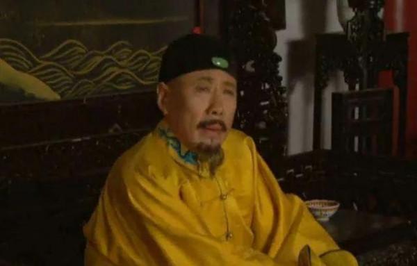 不喝酒的康熙因為一場病，迷上西醫，討厭巧克力，卻愛上了葡萄酒