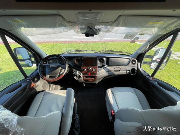 雲遊系列單拓展房車:大廠出品,國產依維柯官方指導價:41.49萬 雲遊系列單拓展房車:大廠出品,國產依維柯官方指導價:41.49萬