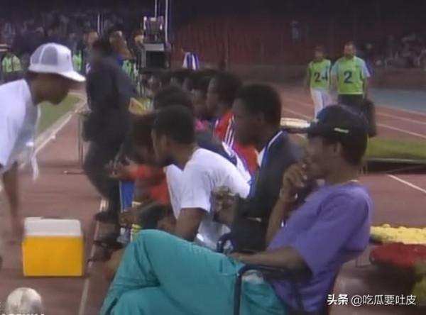 1990年世界盃1/4決賽，萊因克爾臨危救主，非洲雄獅昂首告別