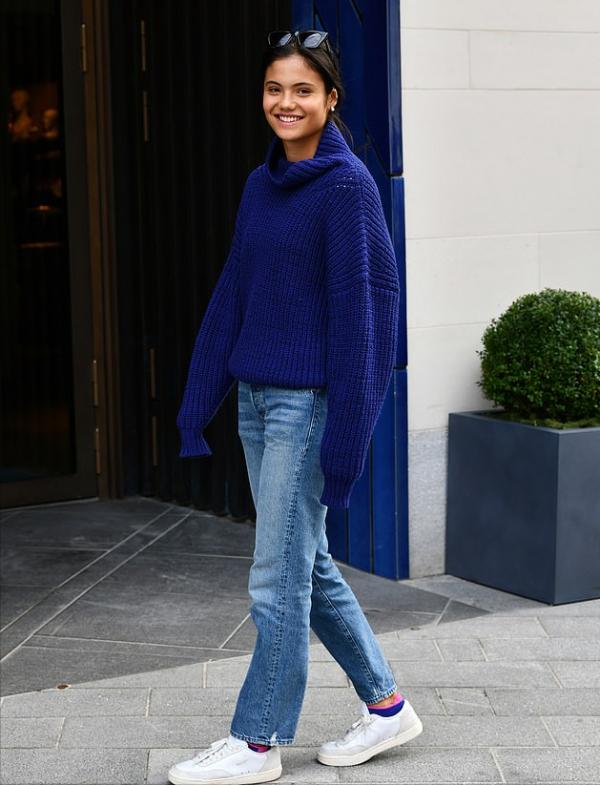 18歲華裔網球少女成紅毯寵兒！一身水鑽白裙亮相時裝週，笑容超甜