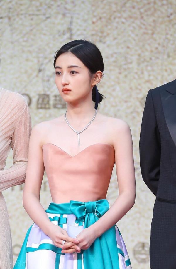 00後小花:張子楓 00後小花:張子楓