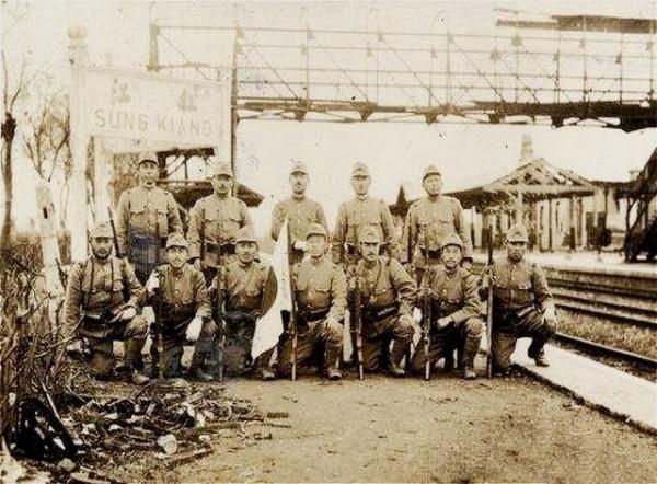 日師團長外甥女被俘後與軍人生下一子，母親回國後，兒子尋親多年