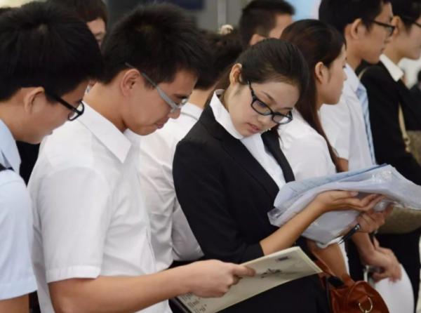畢業多年後才發現，國企和私企的差距截然不同，幸虧當初沒選錯