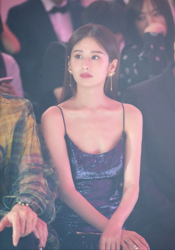 當穎兒穿這件珍珠鑲嵌的仙女裙，從此言情小說女主都有了模樣