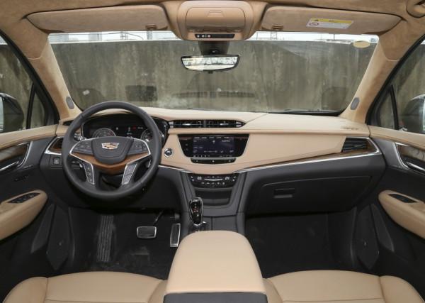 30萬預算想買豪華中型SUV，凱迪拉克XT5考慮一下？最高優惠8萬