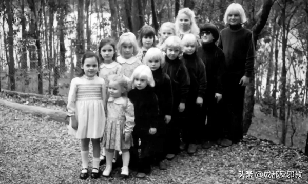 澳大利亞女子收養28個孩子，卻用毒品對他們進行控制！