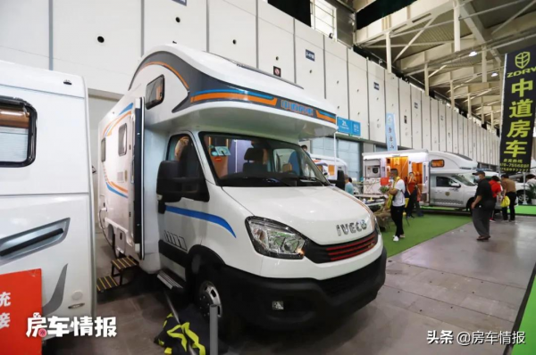 國產房車設計師真會玩！6平米陽臺裝車上，燒烤聚餐一車全搞定