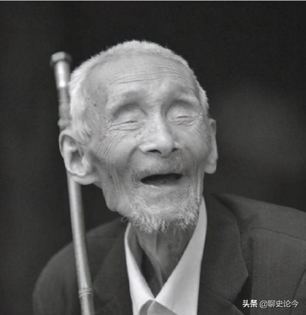 他是參與搶回張自忠將軍遺體的勇士，此外，他還有另一重光榮身份