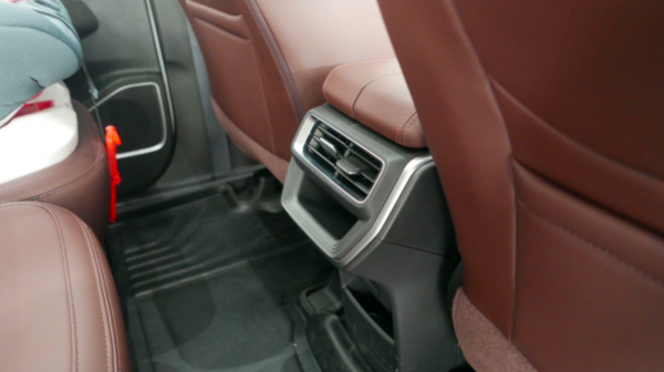 十萬出頭的大空間SUV 新豪越到店實拍 高性價比是賣點