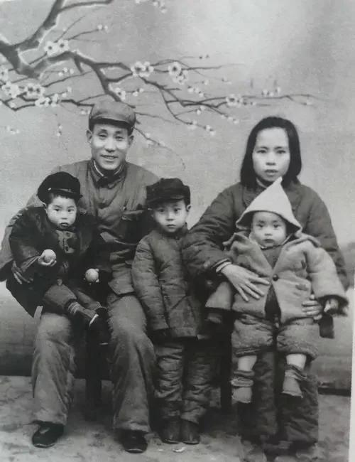 省革委會主任魯瑞林在商店受到售貨員惡劣對待,將軍說:你下課了 省革委會主任魯瑞林在商店受到售貨員惡劣對待,將軍說:你下課了