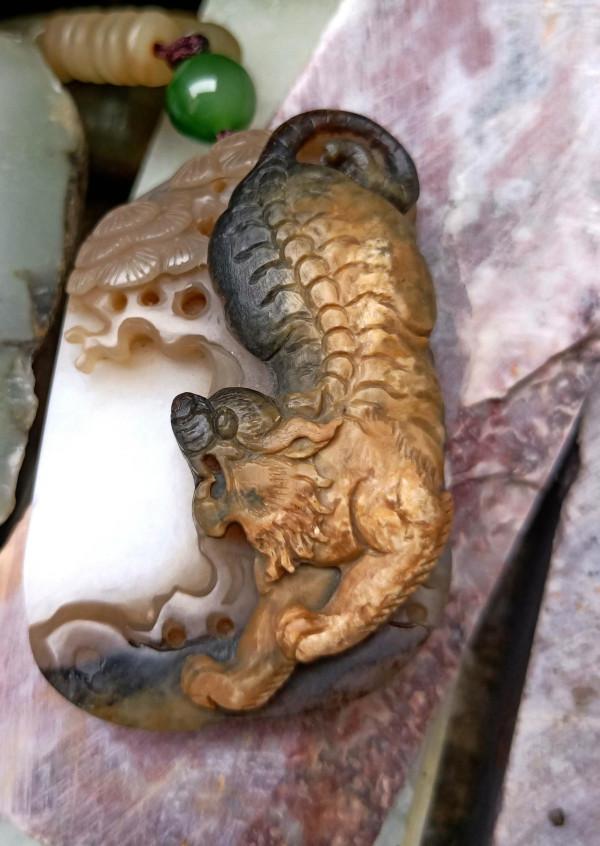 一塊有七個色的和田籽料值多少錢? 一塊有七個色的和田籽料值多少錢?