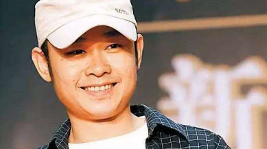 妻子生下女兒後不辭而別，20歲刀郎成單親爸爸，靠賣唱養活女兒