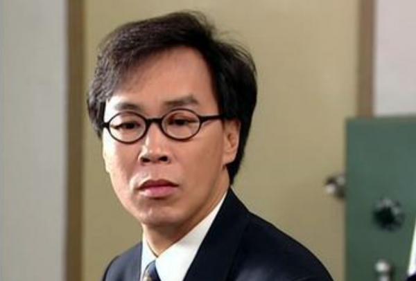 蔡國權：與張國榮齊名，卻在49歲車禍癱瘓，被妻子扔在養老院18年