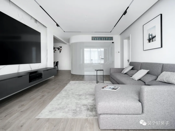 北京夫妻花70W打造130㎡極簡家：憑空造衣帽間+主衛+獨立書房，牛